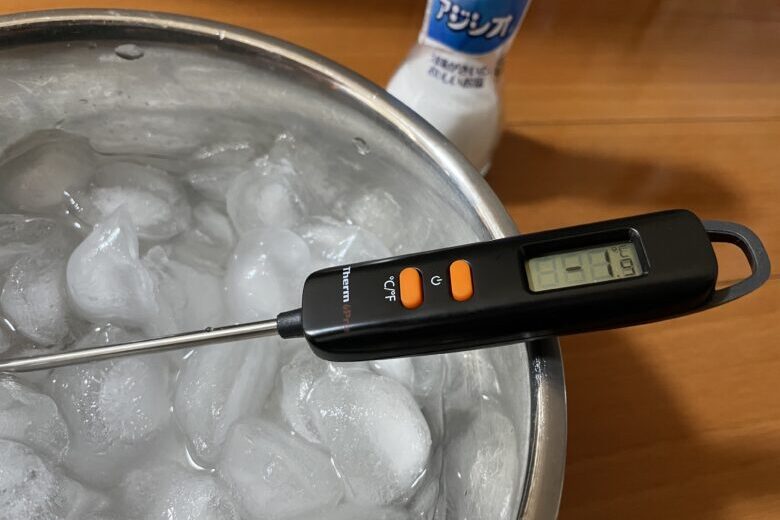 氷水に塩を入れると、温度が下がっていく
